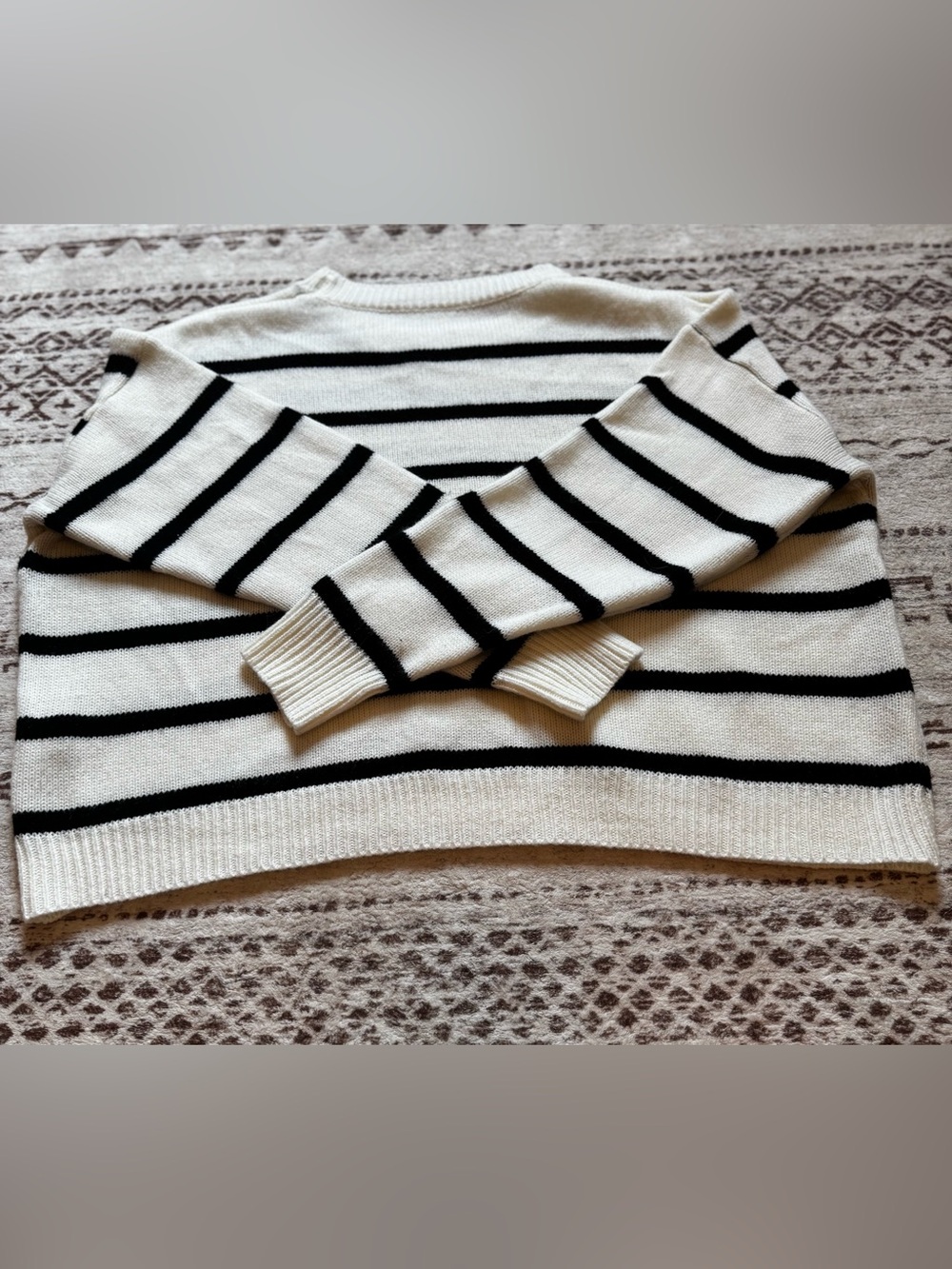 SHEIN White and Black Striped Cropped Crewneck Sweater Size Large